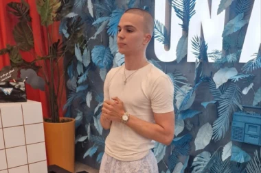 Vojaž se danas u Galeriji upoznaje sa fanovima! WTF RADIO obezbedio VREDNE NAGRADE za onog ko najbolje odrepuje njegove pesme! (FOTO)