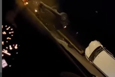 Teška saobraćajka u Odžacima! Prevrnuta vozila završila na šinama! (VIDEO)