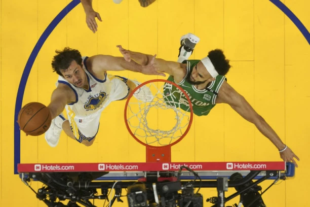 Boston osetio svu snagu Ratnika: Rezultat je izjednačen, serija se sada seli u Masačusets!