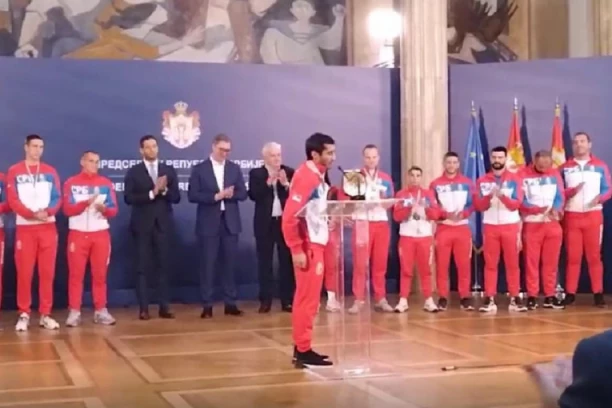 Hvala Srbiji i Aleksandru Vučiću: Zlatni srpski bokseri na prijemu kod predsednika Republike! (VIDEO)