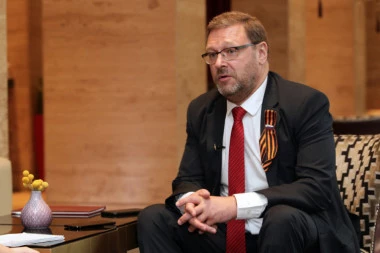 Kosačov bi da Srbiju uvuče u rat sa Zapadom! Braćo, što nas gurate u sukobe?!