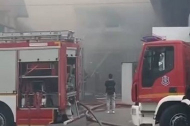 POŽAR U ZGRADI MINISTARSTVA ODBRANE U BEOGRADU: Na teren odmah izašle vatrogasne ekipe