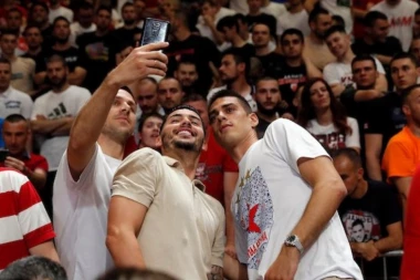 Gardisti u Pioniru: Velika podrška za igrače Zvezde! (FOTO)