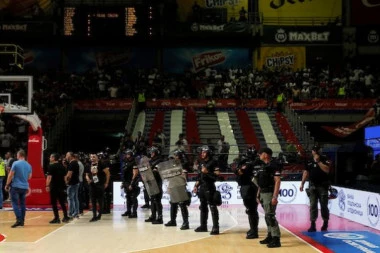 Ultimatum: Zvezda mora da isprazni halu za 40 minuta ili Partizanu IDE titula!