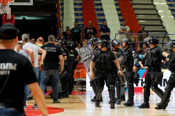 Ratna zona Pionir: Američki novinar nije mogao da poveruje u ono što vidi - Večiti derbi uporedio sa finalom NBA lige!