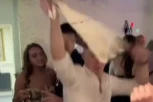 DA LI BISTE SMELI OVO? Urnebesan snimak sa svadbe ne prestaje da kruži, svatovi pristali na IZAZOV! (VIDEO)