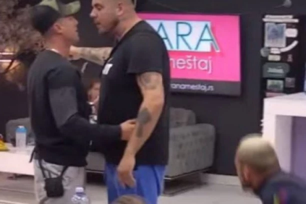 Car i Mateja u ŽESTOKOM OKRŠAJU! Filip NASRNUO na Matijevića i ODALAMIO GA, zadrugari uskočili da spreče INCIDENT! (VIDEO)