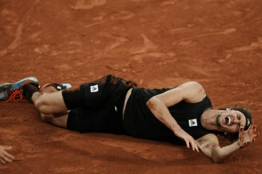 HITNO PREKINUT MEČ: ZVEREV usred gema IZLETEO SA TERENA - publika u čudu! (VIDEO)