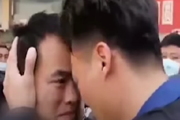 SUDBINSKI SUSRET MAJKE I SINA POSLE 30 GODINA! Nestao je sa 3 godine u šetnji sa porodicom! (VIDEO)