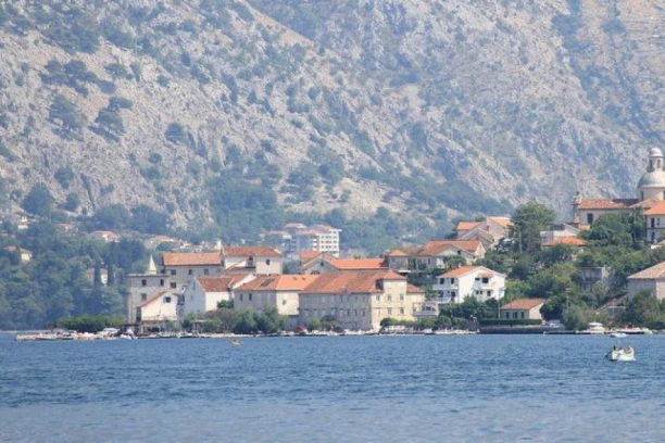 DRAMA U HERCEG NOVOM: Dete (13) povuklo more usled nevremena, potraga u toku