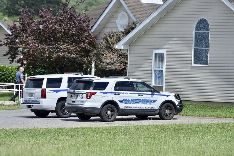 "DOŠAO JE IZA MENE, OBGRLIO I MALTRETIRAO, PA MILOVAO!" Policija uhapsila muškarca osumnjičenog da je napastvovao bivšu senatorku