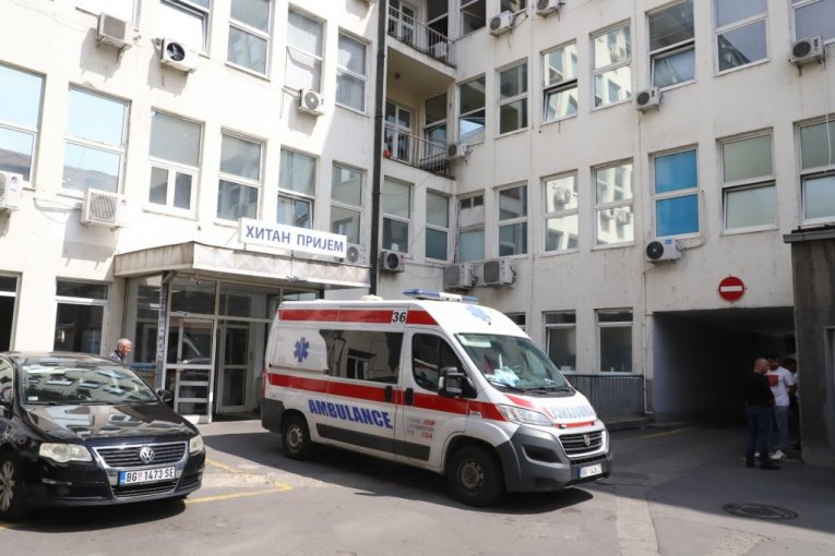 BRUTALNA TUČA U RIPNJU: Mladić teško povređen, posle ukazane pomoći zbrinut u Urgentnom centru