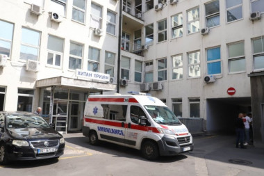 BRUTALNA TUČA U RIPNJU: Mladić teško povređen, posle ukazane pomoći zbrinut u Urgentnom centru