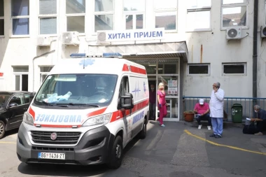 SAOBRAĆAJKA U NEMANJINOJ: Žena teško povređena, prebačena u Urgentni centar