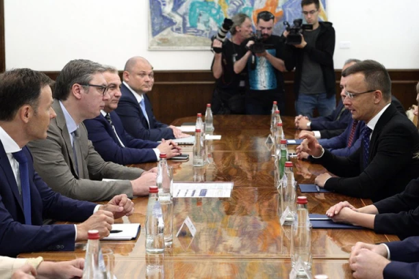 VUČIĆ SA SIJARTOM: Bliža saradnja u energetici i zajednički infrastrukturni projekti