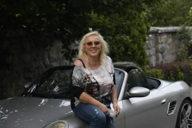 BIVŠA UČESNICA PRVOG SINA RODILA SA 15, DRUGI JE PRAVA FACA: Ovo su njeni NASLEDNICI, vešto ih krije - samo OVO se zna o njima! (FOTO)