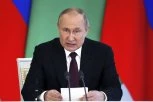 PUTIN NA VRUĆOJ STOLICI: Ruski predsednik se obraća tačno u 15h!