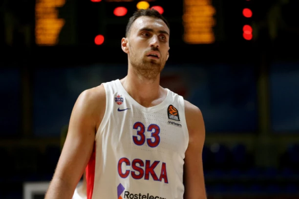 KOŠARKAŠKA BOMBA DECENIJE: Crveno-beli žele Nikolu Milutinova!