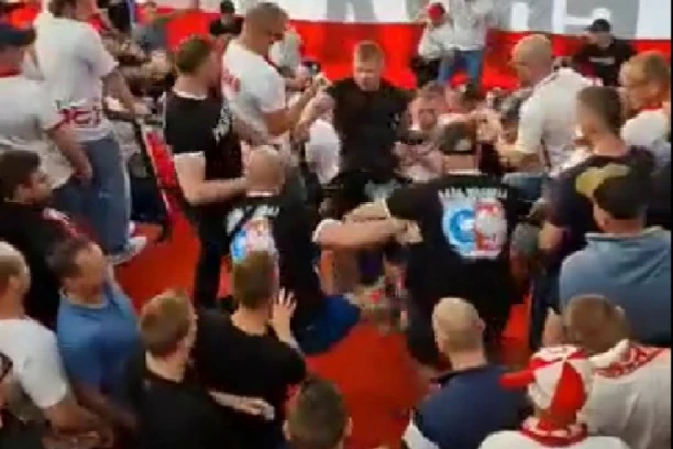 Jezive scene u Roterdamu: Navijači se sukobili na tribini, bilo je i povređenih! (UZNEMIRUJUĆI VIDEO)