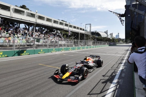 DOMINACIJA RED BULA I KRAH FERARIJA: Ferstapen HITA ka odbrani titule!