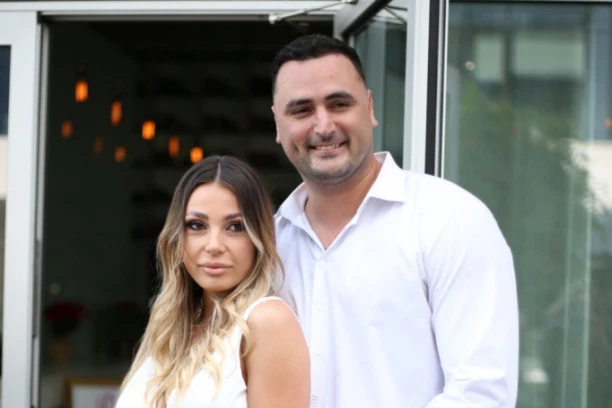 ZAVIRITE U LUKSUZNU VILU MAJE I ALENA! Bračni par pukao 200.000 evra na imanje iz snova! (GALERIJA)