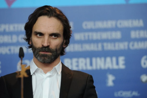 TEŠKA PROVOKACIJA: Glumac iz Bese usred Beograda optužio Srbiju za genocid, vređao i Handkea