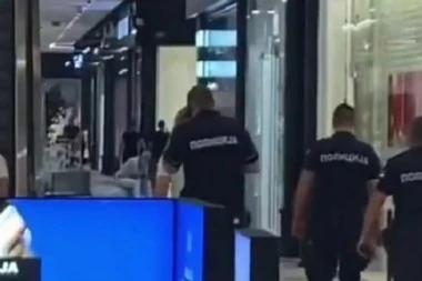 HITNA REAKCIJA POLICIJE! Uhvatili manijaka iz tržnog centra  - PRAVAC STANICA! (VIDEO)