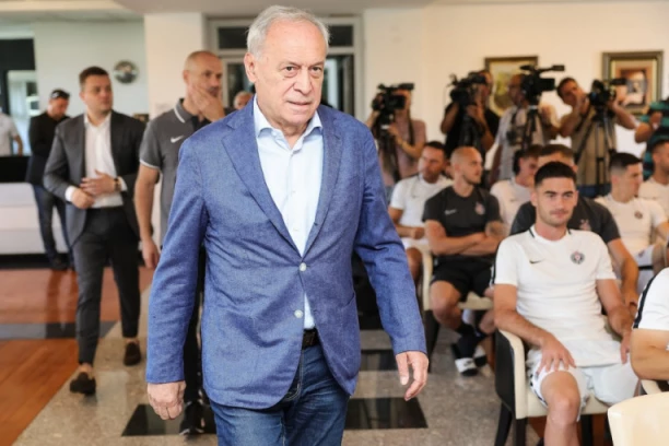 To nije odgovor! Muk u Humskoj, Vučelić izbegava da kaže istinu!