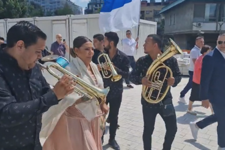 Slađa Trajković na venčanju sina Miloša Trajkovića