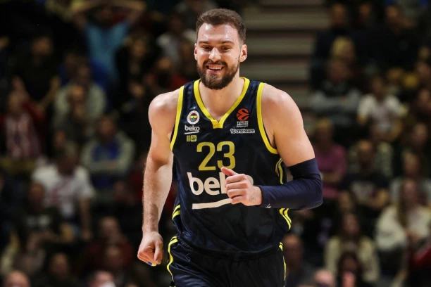 Fenerbahče je šampion Turske! Gudurić, Veseli i De Kolo srušili Efes!