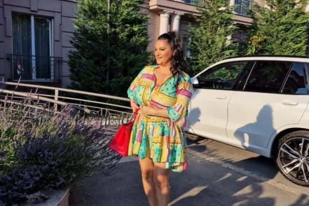 IMA DVORAC I NAJSKUPLJI AUTOMOBIL, a nije Dragana Mirković! Pevačica iskeširala preko 300.000 evra za BESNU MAŠINU!