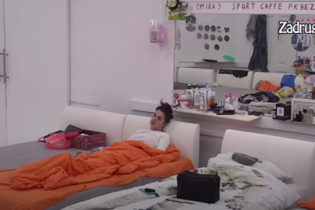 Nakon MORBIDNIH POSTUPAKA oca njenog deteta, Viktorija Mitrović se osamila da MAZI TRUDNIČKI STOMAK! Emotivni prizor! (VIDEO)