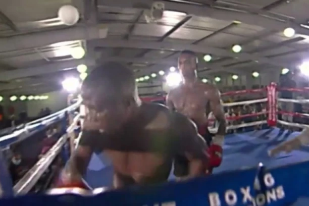 Bokser preminuo par dana nakon meča! (VIDEO)