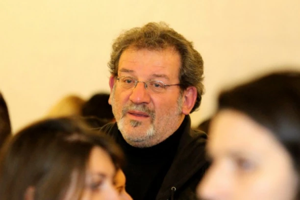 MNOGE DEVOJKE JE UPROPASTIO, PA SREĆU NAŠAO PORED MLAĐE ŽENE! Glumac progovorio o supruzi, njjihova ljubav je bila ZABRANJENA!