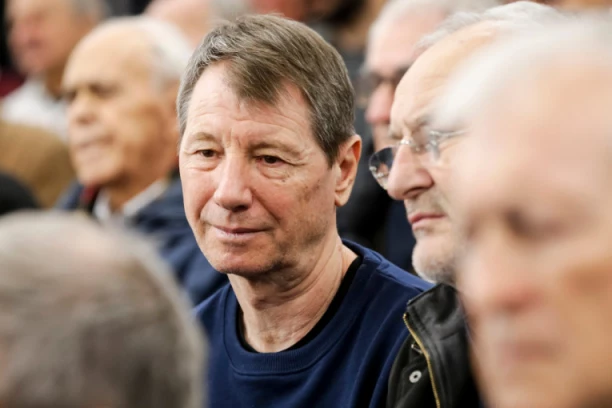 VULGARNO I PROSTAČKI! "Alo, seljaci, ne radi se to tako": Moka Slavnić OPLEO po Teodosiću zbog Pešića!