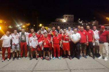 MOĆNA SRBIJA: Zvezda - Loznica u finalu bokserske regionalne lige u Skoplju!