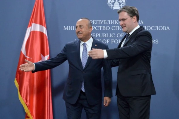 HITNA EVAKUACIJA u Ministarstvu spoljnih poslova! Dojava o bombi posle sastanka Selakovića i Čavušoglua