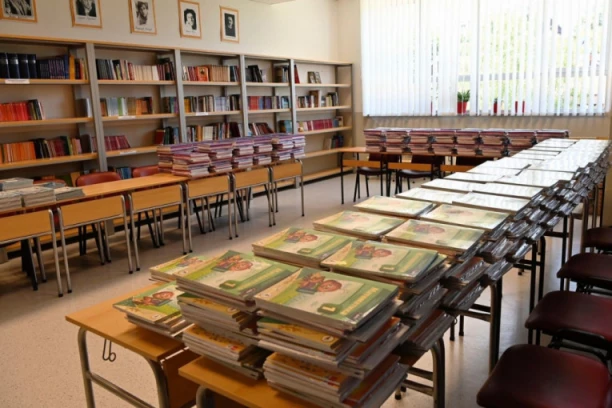 ZA JAČANJE PATRIOTIZMA! U škole stižu NACIONALNI UDŽBENICI - evo ko će i kako da bira sadržaj za učenike!