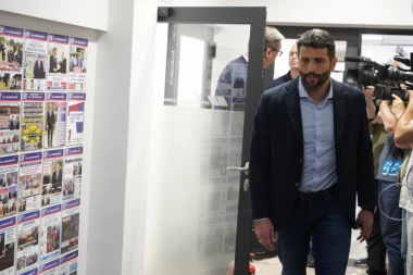 SEDNICA PREDSEDNIŠTVA SNS: Pada odluka o kandidatu za gradonačelnika Beograda!