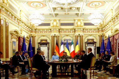 IZA KULISA SASTANKA U KIJEVU! Procurile poruke evropskih lidera upućene Zelenskom: DOGOVORI SE SA RUSIJOM!