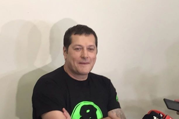 ACA PEJOVIĆA ĆERKA UČINILA NAJPONOSNIJIM! Pevač ima veliki povod za SLAVLJE, čestitke pristižu sa svih strana!