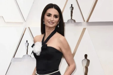 VIP dame u bikiniju BEZ FOTOŠOPA i FILTERA: 3 SVETSKE ZVEZDE koje ne kriju telo u kupaćem! (FOTO)