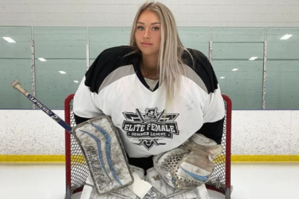 Nije za one sa slabim srcem: Nekada se bavila hokejom, skinule je tešku opremu i oborila društvene mreže! (FOTO)