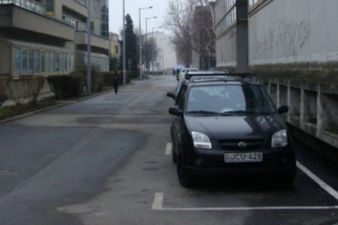 "Arhitektonsko čudo"! Fotografija iz Mađarske obišla svet, nećete verovati šta spaja dve zgrade! (FOTO)