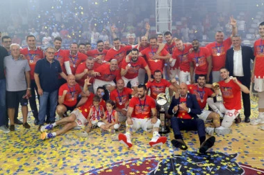 Zvezda slavi, Grobari je urnišu na Tviteru! Festival prozivki nakon triple krune i pobede u Železniku!