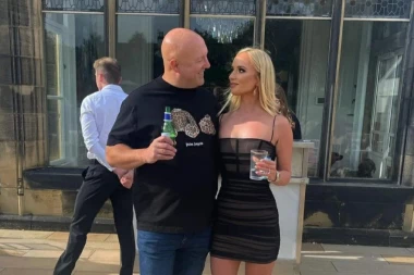 Nije me interesovao fakultet i SVI MISLE DA MI JE ON TATA, ali ja ga volim! Ovoj devojci niko ne veruje, a evo kako izgleda njen izabranik! (FOTO)