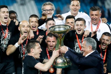 Crno-belo dete ponovo u Humskoj! Oduševljen je Partizanom!