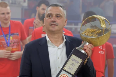 RADONJIĆ IMA NA STOLU MILIONSKU PONUDU ZVEZDE: Crnogorski stručnjak nije potpisao za Panatinaikos!