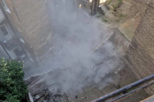 NAJMANJE TRI UČENIKA POGINULA! Srušila se škola, pod ruševinama preko 60 dece! Horor u Indoneziji