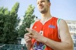 PRIZOR KOJI SLAMA SRCE: Navijači AEK-a na poseban način odali poštu Stevanu Jelovcu (FOTO)